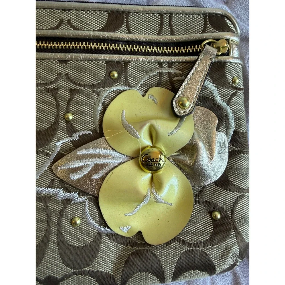 Coach appliqué slip